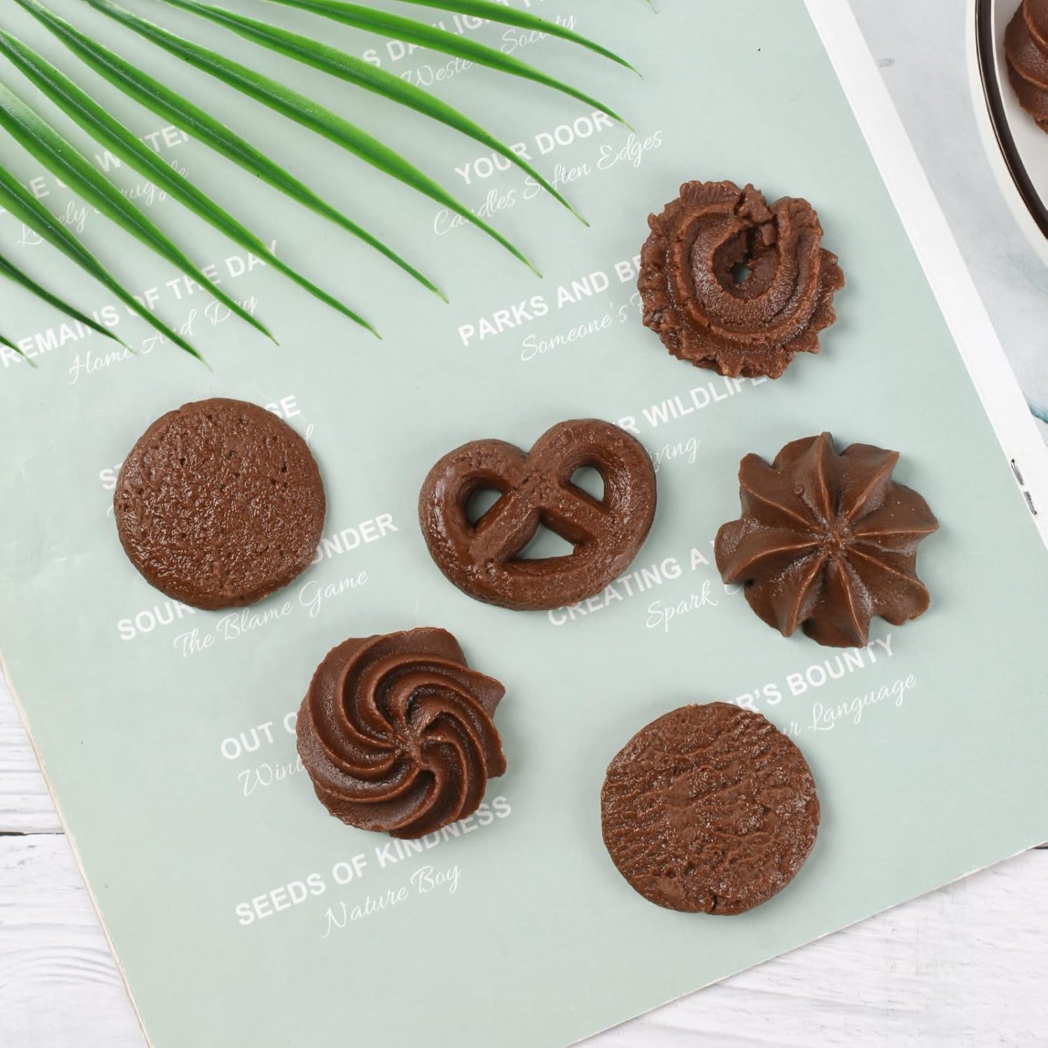 Luckforest Realistic Artificial Chocolate Cookies 18 Pcs Display Set