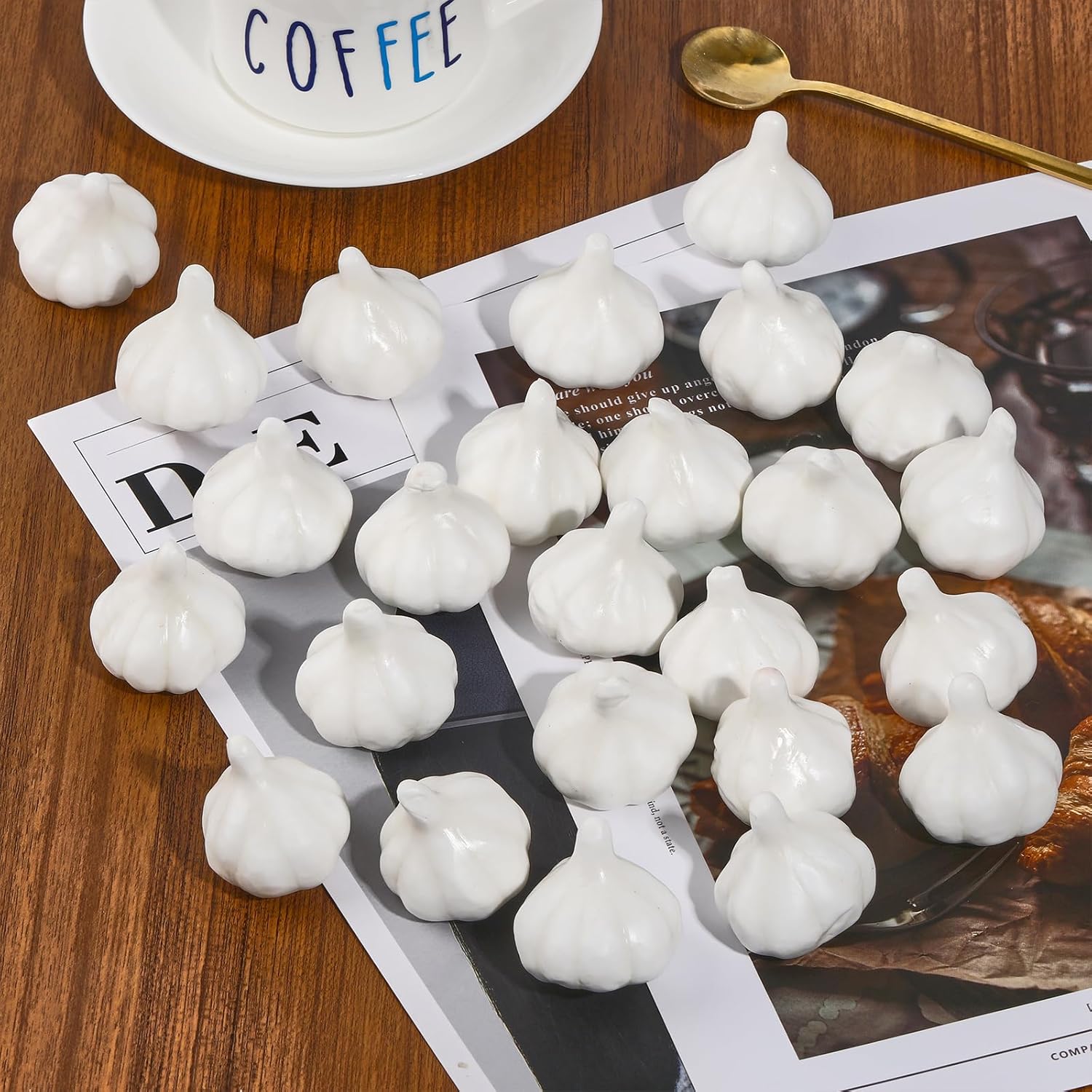 CHGCRAFT 60Pcs Foam Artificial Garlic Models White