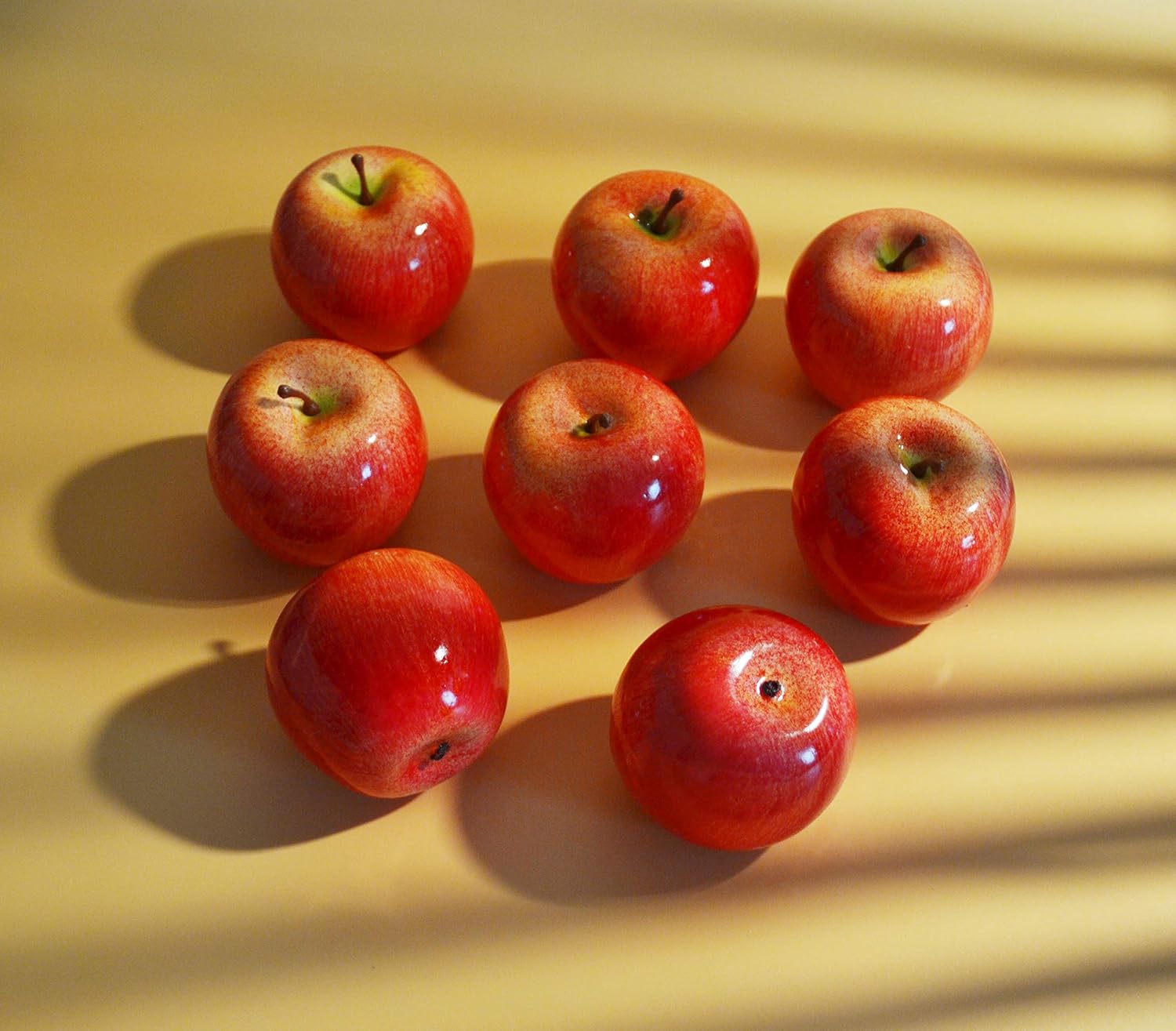 JEDFORE Realistic Artificial Red Apples Set 8Pcs Decoration